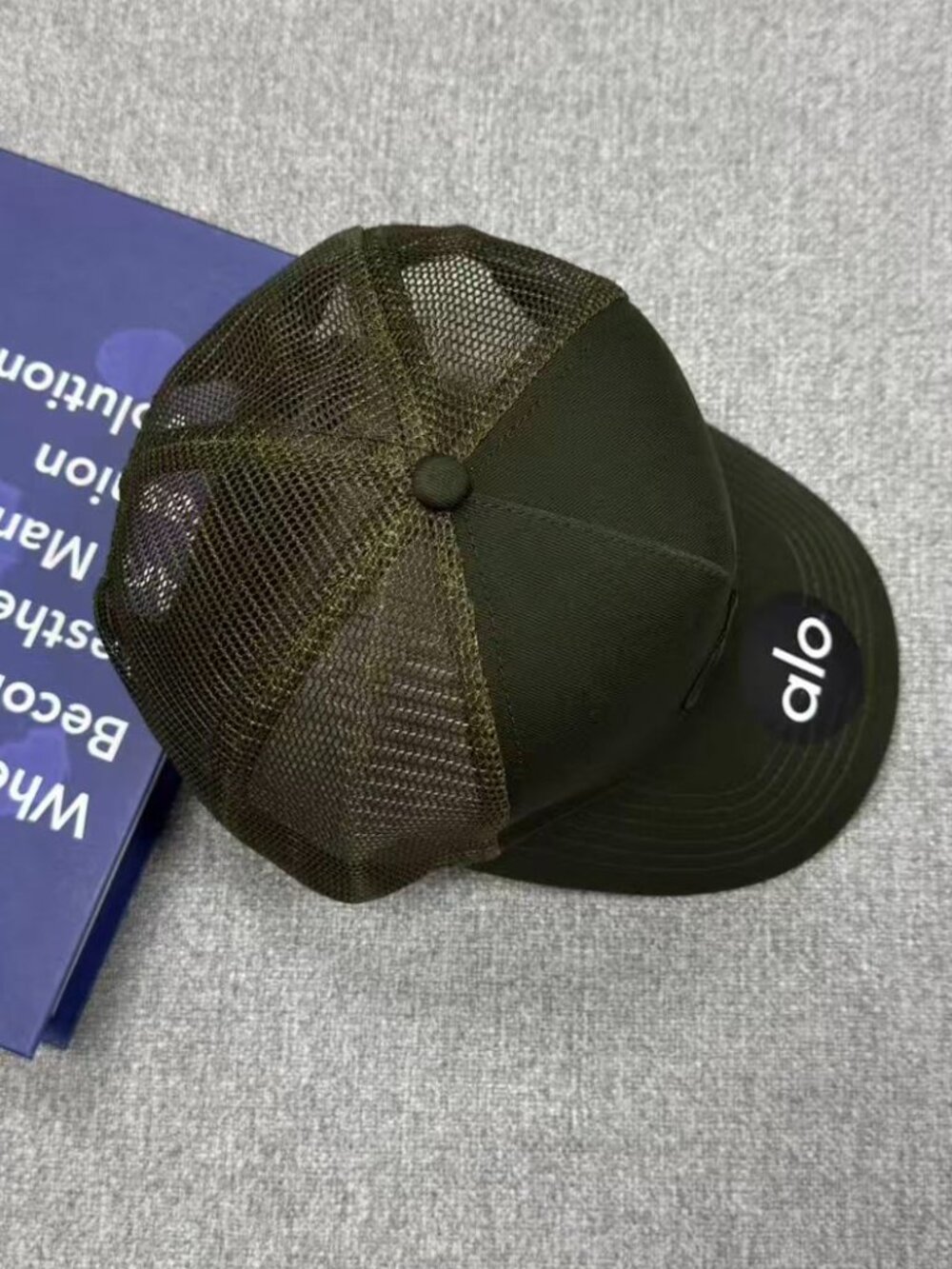 💚💚Alo Yoga District Trucker Hat Stealth Green NWT - Picture 2 of 6